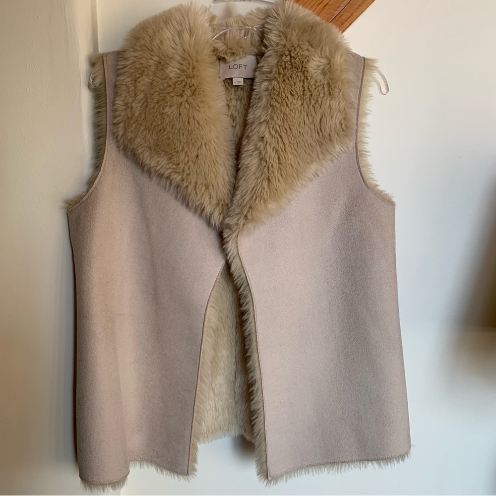 Ann Taylor LOFT Tan faux fur vest Size small